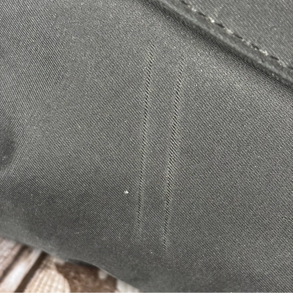 Travelon Crossbody Shoulder Purse Black Nylon Turnlock Hiking Travel Bag - Picture 10 of 13